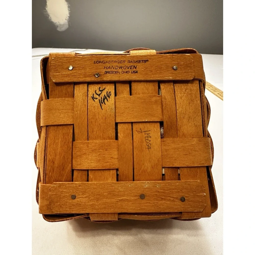 1996 Longaberger Hostess Appreciation Basket, With Green liner, Protector
